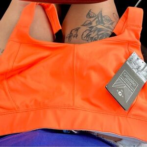 Osielle sports bra